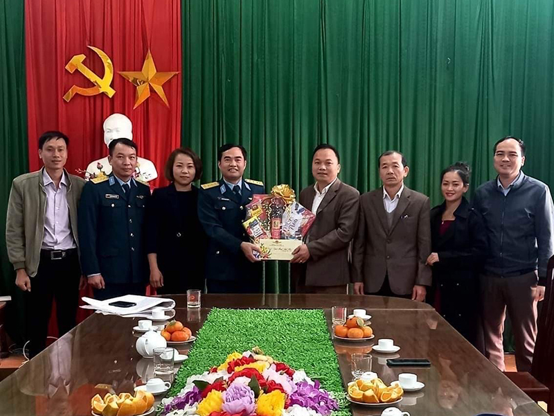 Quân chủng Phòng không - Không quân thiết thực chăm lo Tết cho Nhân dân