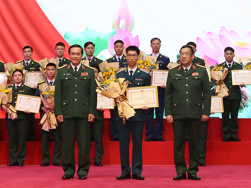 Tuyên dương gương mặt trẻ tiêu biểu, gương mặt triển vọng toàn quân năm 2022