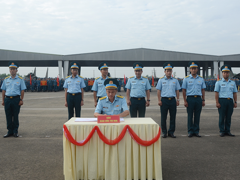 Các đơn vị trong Quân chủng Phòng không - Không quân ra quân huấn luyện năm 2023