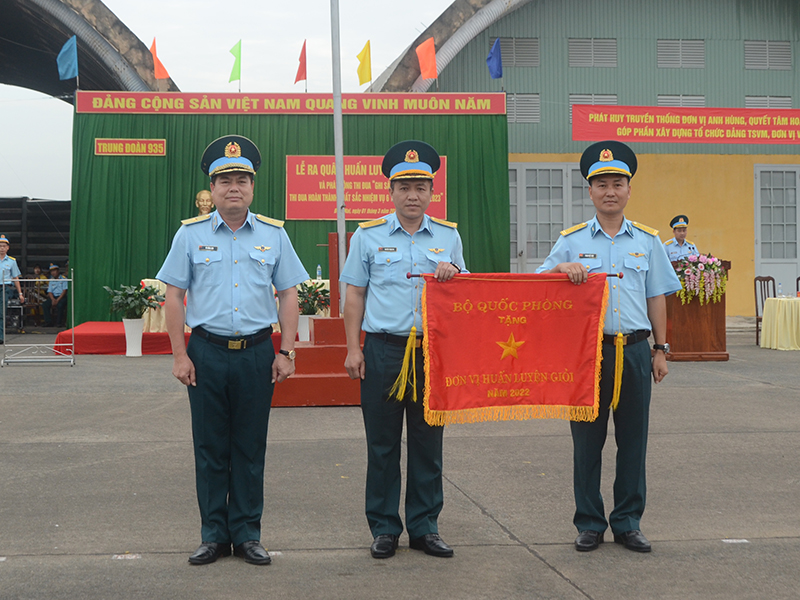 Các đơn vị trong Quân chủng Phòng không - Không quân ra quân huấn luyện năm 2023