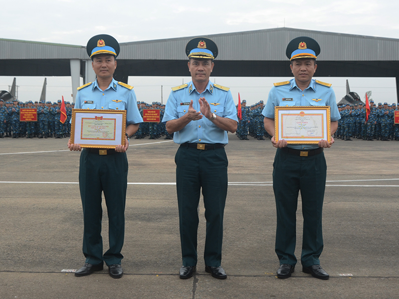 Các đơn vị trong Quân chủng Phòng không - Không quân ra quân huấn luyện năm 2023