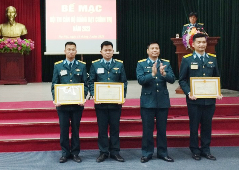 Trung đoàn 236 tổ chức Hội thi Cán bộ giảng dạy chính trị năm 2023