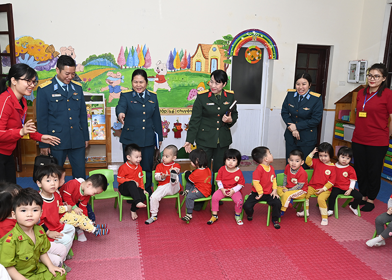 Ban Phụ nữ Quân đội kiểm tra chất lượng công tác giáo dục mầm non tại Trường Mầm non Hoa Mai và Trường Mầm non Mùa Xuân