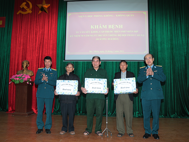 Quân chủng Phòng không - Không quân hành quân về nguồn tại xã Bộc Nhiêu, huyện Định Hóa, tỉnh Thái Nguyên