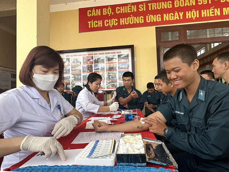Tuổi trẻ Trung đoàn 591 hiến tặng hơn 110 đơn vị máu