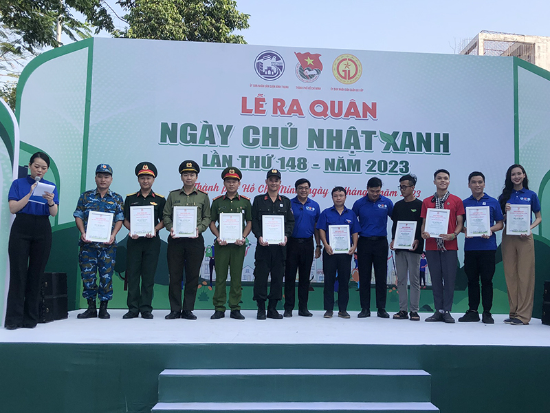 Các đơn vị trong Quân chủng Phòng không - Không quân tham gia “Ngày Chủ nhật xanh”