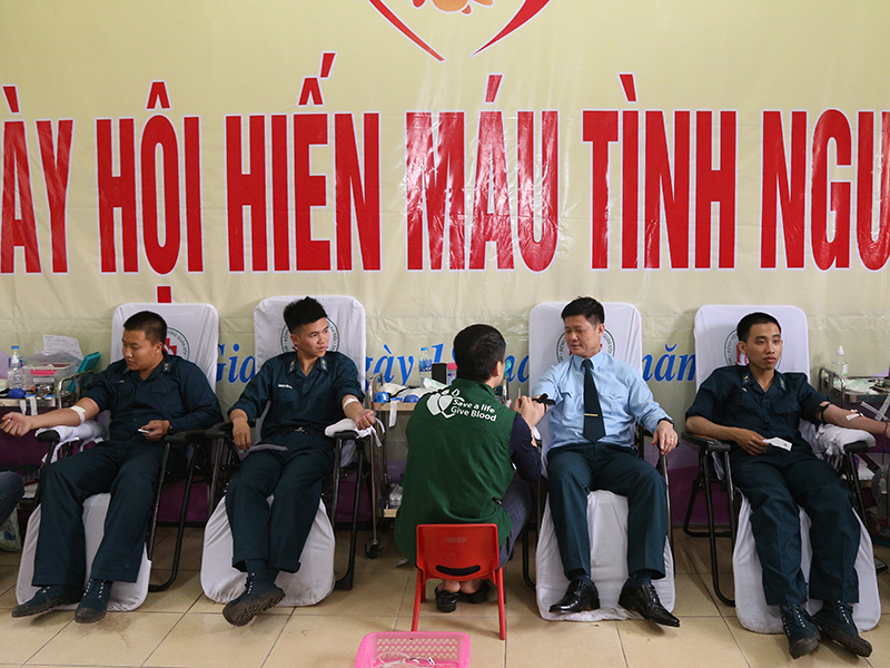 Tuổi trẻ Sư đoàn 365 tham gia hiến máu nhân đạo