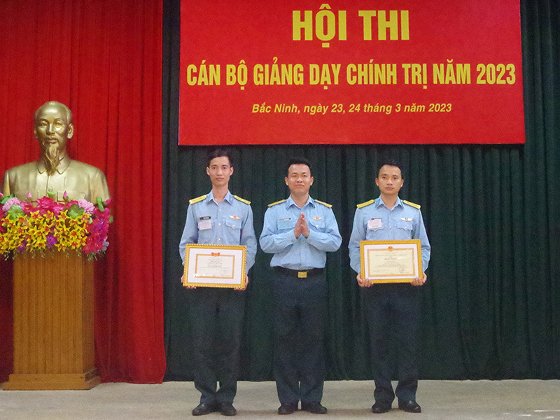 Trung đoàn 284 tổ chức Hội thi Cán bộ giảng dạy chính trị năm 2023