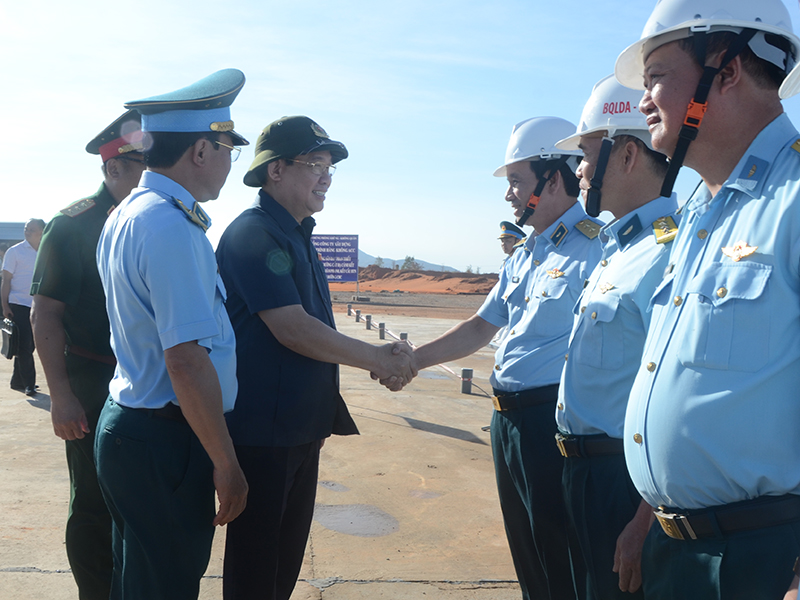 Chủ tịch Quốc hội Vương Đình Huệ thăm và làm việc tại Sân bay Phan Thiết
