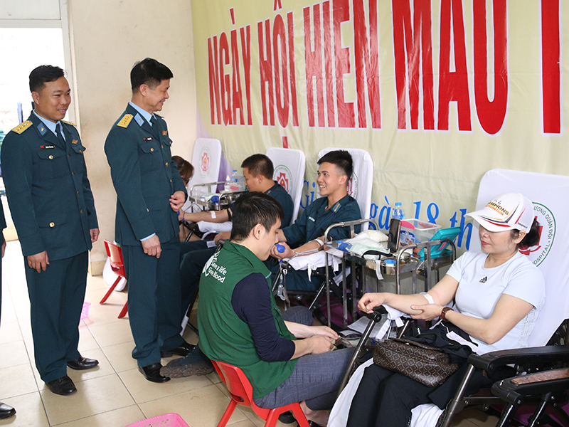 Tuổi trẻ Sư đoàn 365 tham gia hiến máu nhân đạo