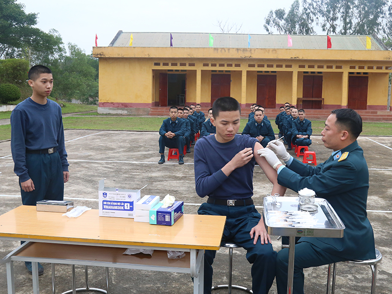 Chú trọng chăm sóc sức khỏe cho chiến sĩ mới