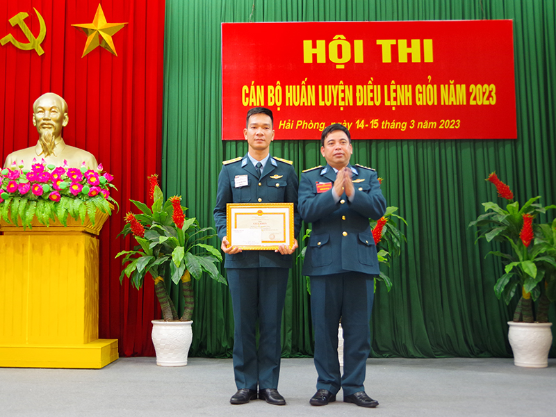 Sư đoàn 363 tổ chức Hội thi Cán bộ huấn luyện điều lệnh giỏi năm 2023