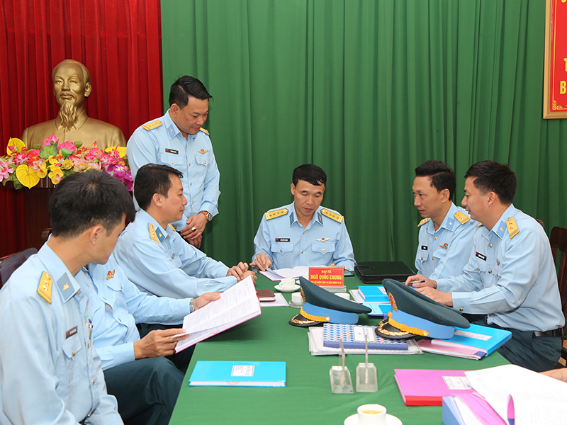Quân chủng Phòng không - Không quân kiểm tra quy định chế độ sẵn sàng chiến đấu, kết quả tháng đầu huấn luyện và triển khai hoạt động công tác đảng, công tác chính trị năm 2023 các đơn vị