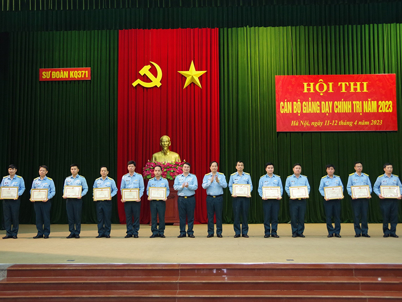 Sư đoàn 371 tổ chức Hội thi Cán bộ giảng dạy chính trị năm 2023