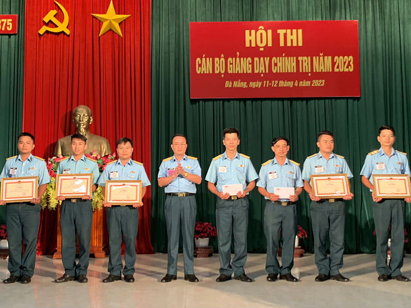 Sư đoàn 375 tổ chức Hội thi Cán bộ giảng dạy chính trị năm 2023