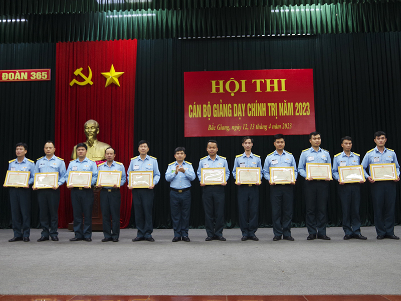 Sư đoàn 365 tổ chức Hội thi Cán bộ giảng dạy chính trị năm 2023