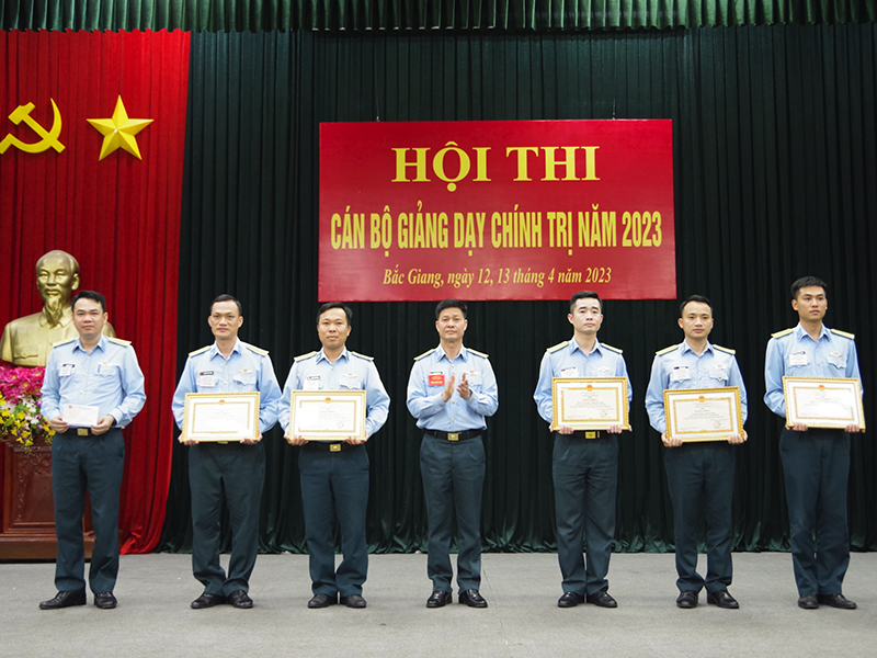 Sư đoàn 365 tổ chức Hội thi Cán bộ giảng dạy chính trị năm 2023