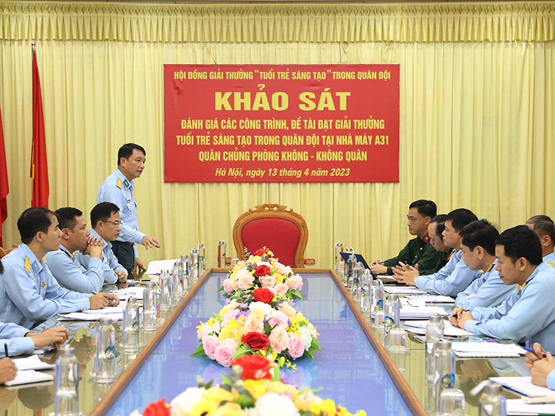 Đoàn công tác Hội đồng Giải thưởng “Tuổi trẻ sáng tạo” trong Quân đội khảo sát tại Quân chủng Phòng không - Không quân