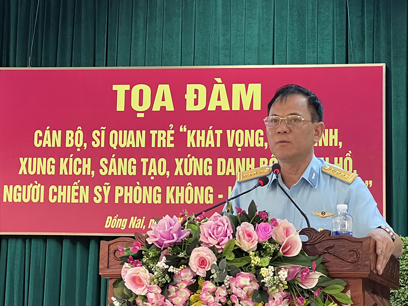 Trung đoàn 935 tổ chức Tọa đàm cán bộ, sĩ quan trẻ “Khát vọng, bản lĩnh, xung kích, sáng tạo xứng danh Bộ đội Cụ Hồ, Người chiến sĩ PK-KQ ưu tú”