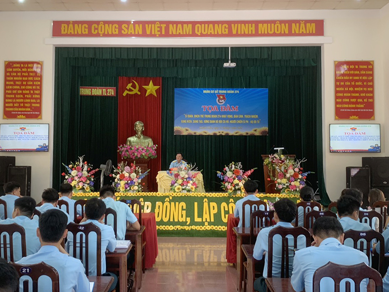 Trung đoàn 274 tổ chức Tọa đàm “Sĩ quan, quân nhân chuyên nghiệp trẻ Trung đoàn 274 khát vọng, bản lĩnh, trách nhiệm, xung kích, sáng tạo, xứng danh Bộ đội Cụ Hồ, Người chiến sĩ PK-KQ ưu tú”