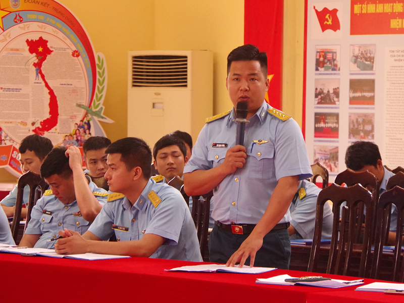 Trung đoàn 923 tổ chức Tọa đàm: “Cán bộ, sĩ quan, quân nhân chuyên nghiệp trẻ khát vọng, bản lĩnh, xung kích, sáng tạo, xứng danh Bộ đội Cụ Hồ, Người chiến sĩ Không quân ưu tú”