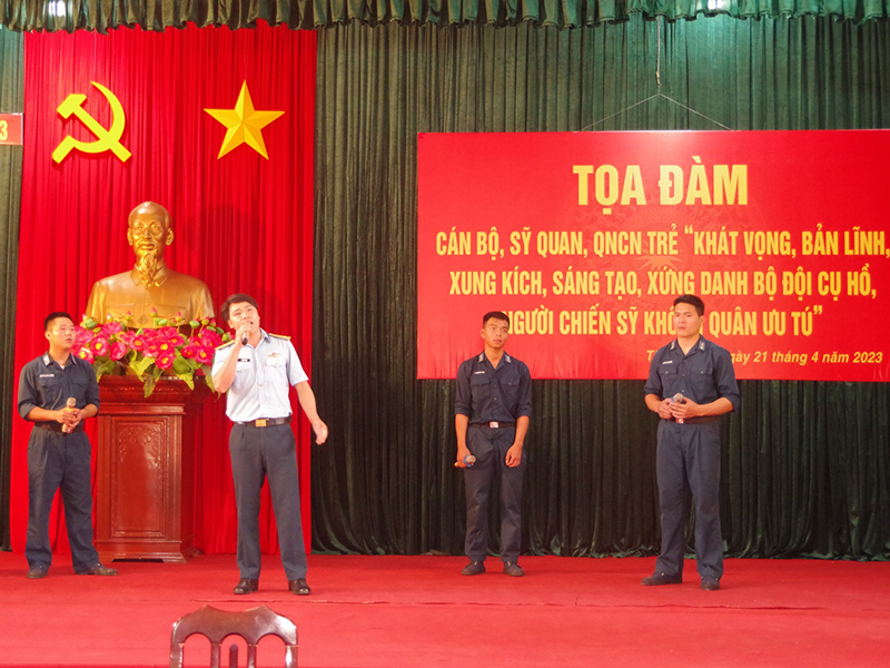 Trung đoàn 923 tổ chức Tọa đàm: “Cán bộ, sĩ quan, quân nhân chuyên nghiệp trẻ khát vọng, bản lĩnh, xung kích, sáng tạo, xứng danh Bộ đội Cụ Hồ, Người chiến sĩ Không quân ưu tú”