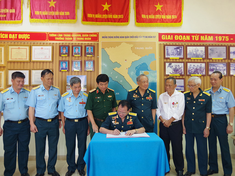 Các cựu chiến binh Phi đội Quyết thắng tổ chức cuộc hành trình “Thăm lại chiến trường xưa và tiếp lửa truyền thống”