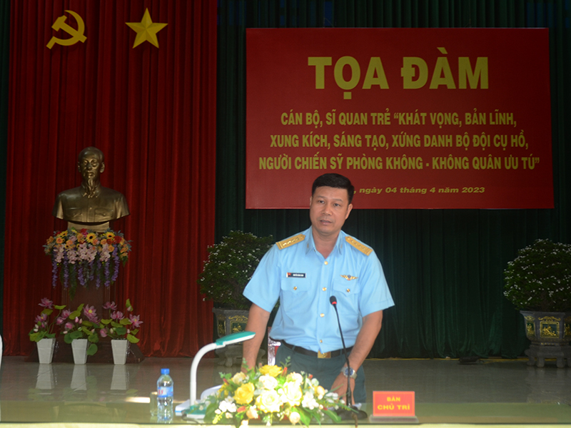 Trung đoàn 917 tổ chức Tọa đàm: Cán bộ, sĩ quan trẻ “Khát vọng, bản lĩnh, xung kích, sáng tạo, xứng danh Bộ đội Cụ Hồ, Người chiến sĩ Phòng không - Không quân ưu tú”