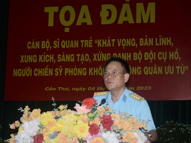 Trung đoàn 917 tổ chức Tọa đàm: Cán bộ, sĩ quan trẻ “Khát vọng, bản lĩnh, xung kích, sáng tạo, xứng danh Bộ đội Cụ Hồ, Người chiến sĩ Phòng không - Không quân ưu tú”