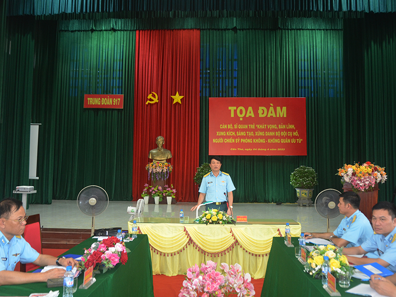 Trung đoàn 917 tổ chức Tọa đàm: Cán bộ, sĩ quan trẻ “Khát vọng, bản lĩnh, xung kích, sáng tạo, xứng danh Bộ đội Cụ Hồ, Người chiến sĩ Phòng không - Không quân ưu tú”