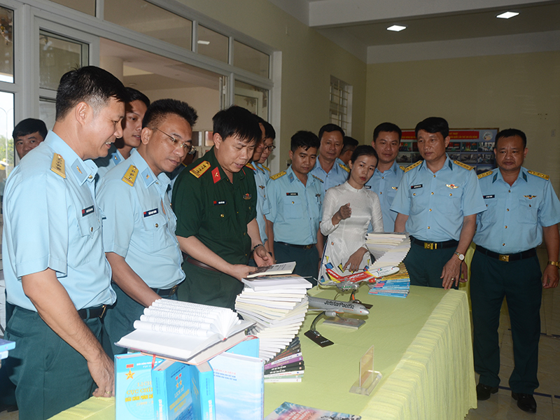 Trung đoàn 917 tổ chức Tọa đàm: Cán bộ, sĩ quan trẻ “Khát vọng, bản lĩnh, xung kích, sáng tạo, xứng danh Bộ đội Cụ Hồ, Người chiến sĩ Phòng không - Không quân ưu tú”
