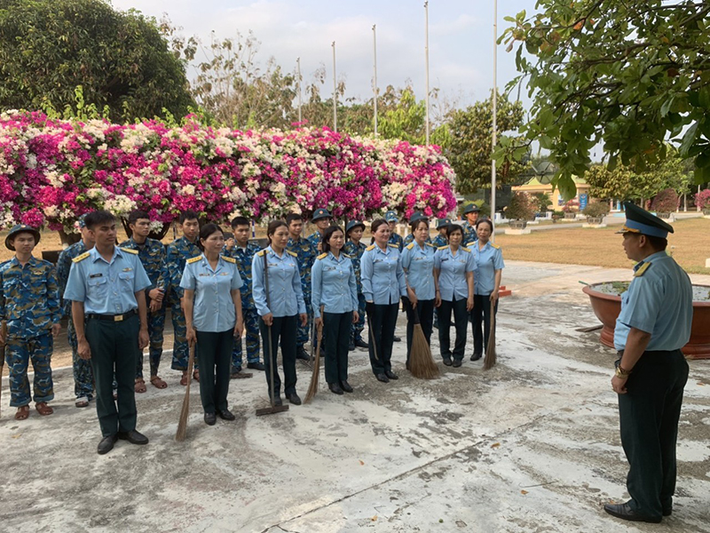 Hơn 300 cán bộ Đoàn, đoàn viên thanh niên, hội viên phụ nữ Trung đoàn 274 thực hiện “Ngày Chủ nhật xanh”