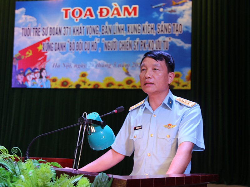 Tọa đàm tuổi trẻ Sư đoàn 371 “Khát vọng, bản lĩnh, xung kích, sáng tạo, xứng danh Bộ đội Cụ Hồ, Người chiến sĩ PK-KQ ưu tú”