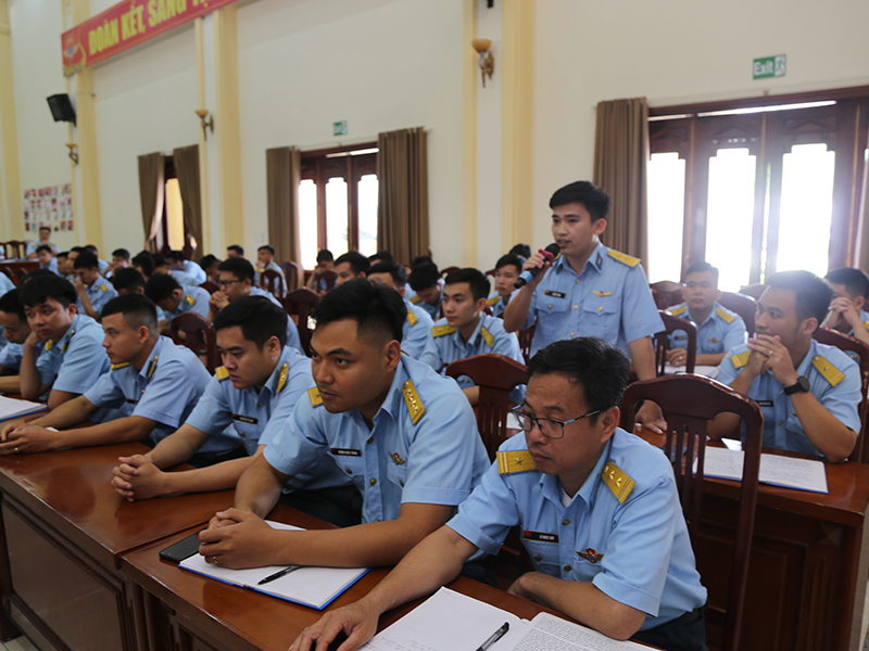 Tọa đàm tuổi trẻ Sư đoàn 371 “Khát vọng, bản lĩnh, xung kích, sáng tạo, xứng danh Bộ đội Cụ Hồ, Người chiến sĩ PK-KQ ưu tú”
