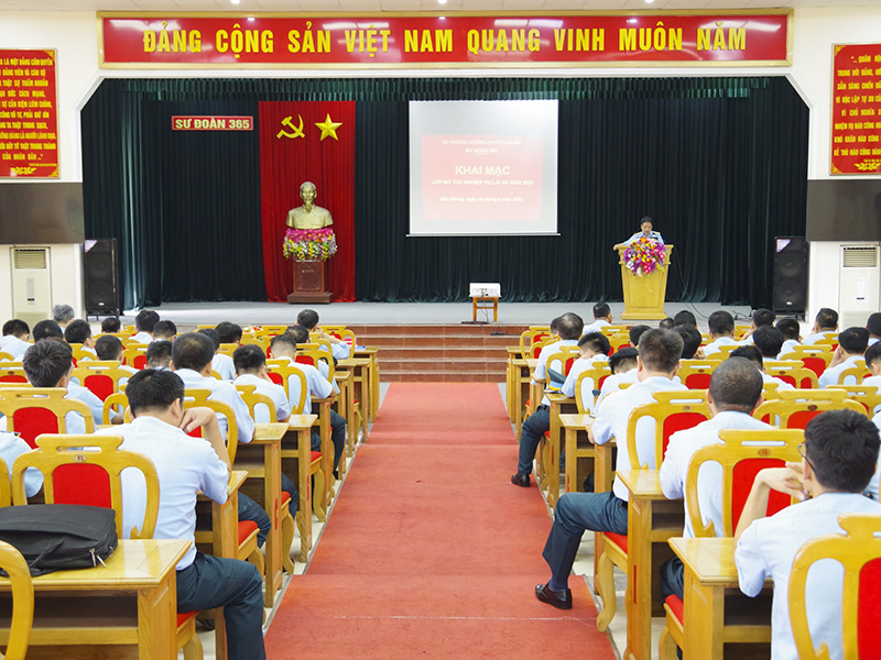Sư đoàn 365 tổ chức bổ túc nghiệp vụ lái xe năm 2023