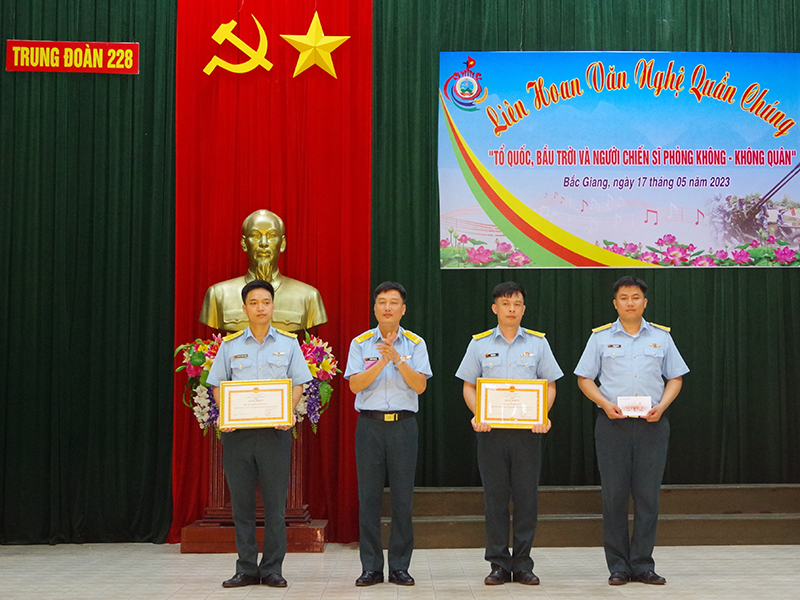 Trung đoàn 228 tổ chức Liên hoan văn nghệ quần chúng năm 2023