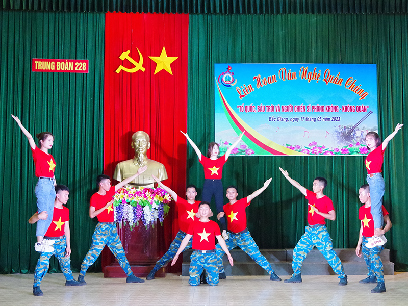 Trung đoàn 228 tổ chức Liên hoan văn nghệ quần chúng năm 2023
