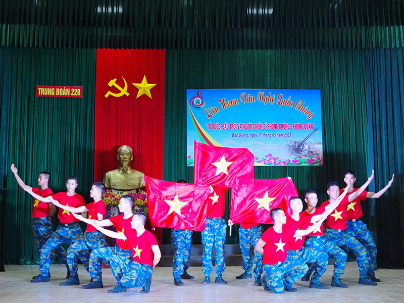 Trung đoàn 228 tổ chức Liên hoan văn nghệ quần chúng năm 2023