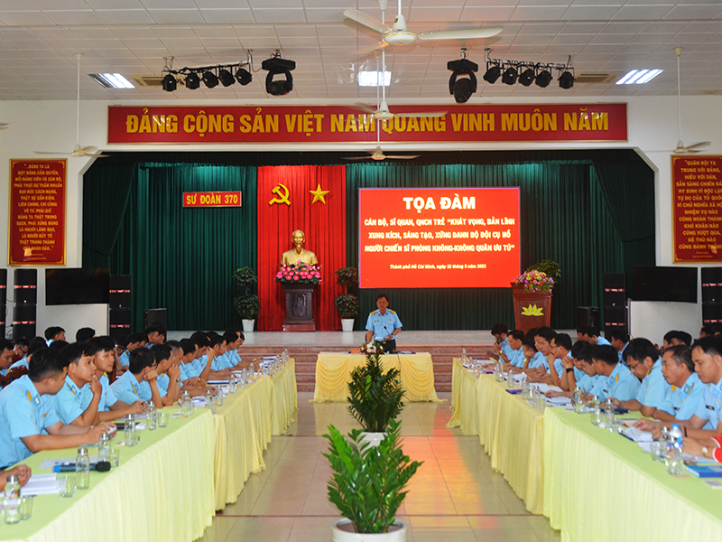 Sư đoàn 370 tổ chức Tọa đàm: Cán bộ, sĩ quan, quân nhân chuyên nghiệp trẻ “Khát vọng, bản lĩnh, xung kích, sáng tạo, xứng danh Bộ đội Cụ Hồ, Người chiến sĩ Phòng không - Không quân ưu tú”