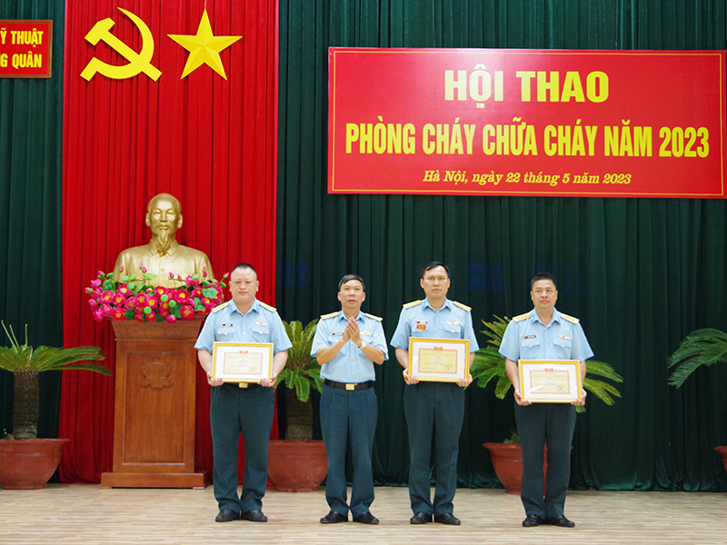Trường Cao đẳng Kỹ thuật PK-KQ tổ chức Hội thao Phòng cháy chữa cháy năm 2023