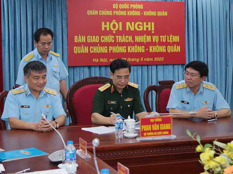 Hội nghị bàn giao chức trách, nhiệm vụ Tư lệnh Quân chủng Phòng không - Không quân