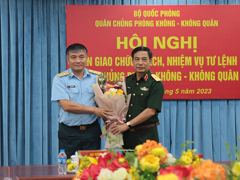 Hội nghị bàn giao chức trách, nhiệm vụ Tư lệnh Quân chủng Phòng không - Không quân