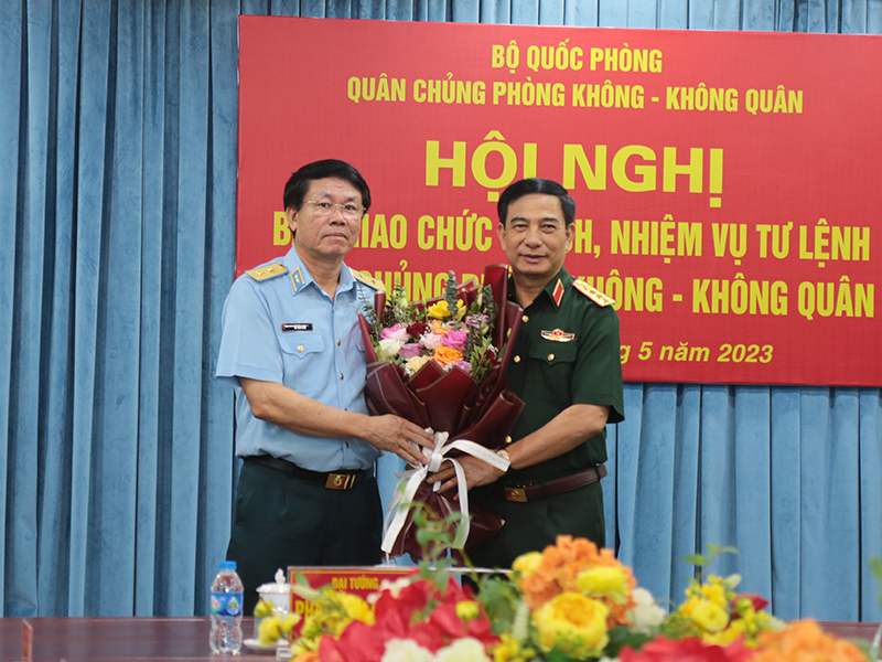 Hội nghị bàn giao chức trách, nhiệm vụ Tư lệnh Quân chủng Phòng không - Không quân