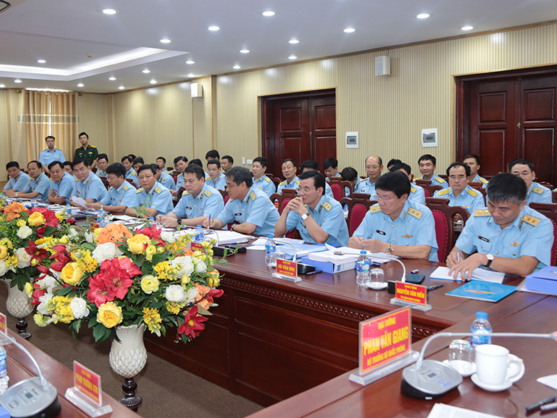 Hội nghị bàn giao chức trách, nhiệm vụ Tư lệnh Quân chủng Phòng không - Không quân