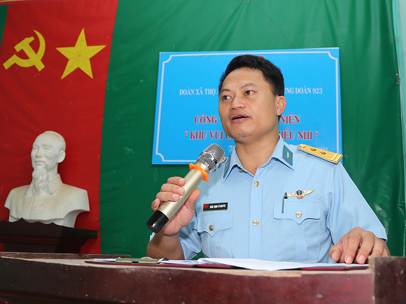 Trung đoàn 923 lắp đặt và bàn giao khu vui chơi tặng thôn Hữu Lễ 1, xã Thọ Xương, huyện Thọ Xuân, tỉnh Thanh Hóa