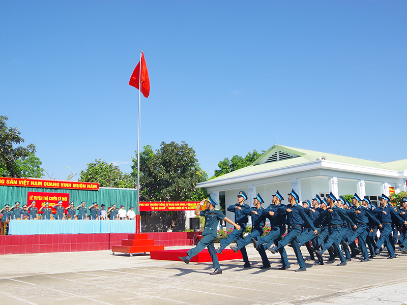 Các đơn vị trong Quân chủng Phòng không - Không quân tuyên thệ chiến sĩ mới năm 2023