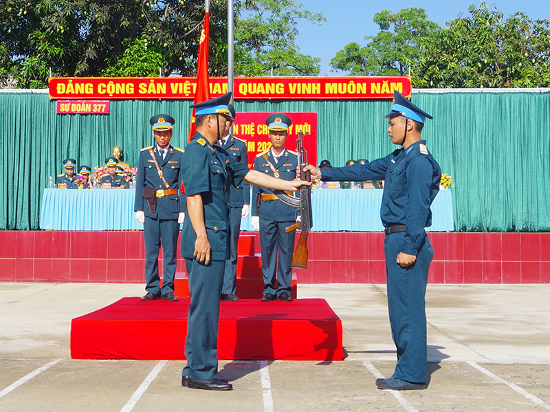 Các đơn vị trong Quân chủng Phòng không - Không quân tuyên thệ chiến sĩ mới năm 2023