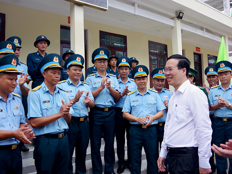 Chủ tịch nước Võ Văn Thưởng thăm và làm việc tại Trạm Ra đa 55, Trung đoàn 292