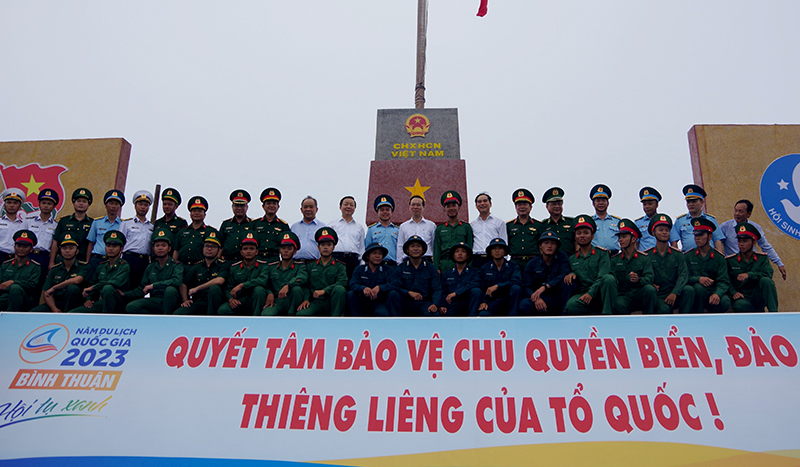 Chủ tịch nước Võ Văn Thưởng thăm và làm việc tại Trạm Ra đa 55, Trung đoàn 292