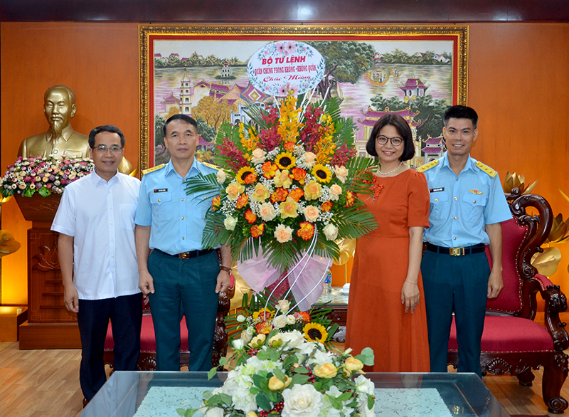 Quân chủng Phòng không - Không quân chúc mừng các cơ quan thông tấn, báo chí nhân kỷ niệm 98 năm Ngày Báo chí Cách mạng Việt Nam 21-6